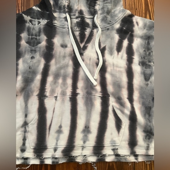 SO Cropped Sweatshirt Tie Dye Print Frayed Bottom SOFT - Picture 6 of 6